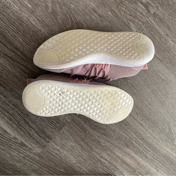 Fabletics Neopreme Sneaker - Picture 5 of 5